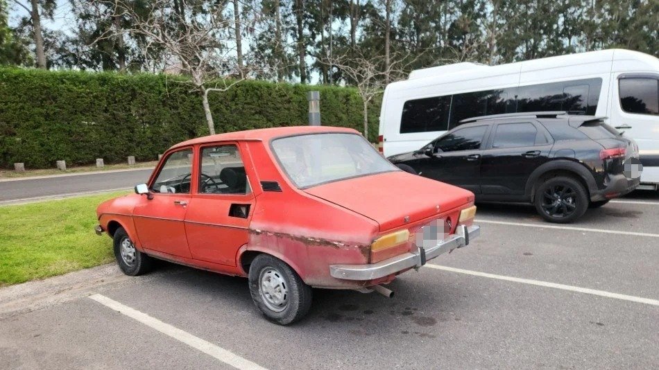 Renault 12 Rojo Nordelta