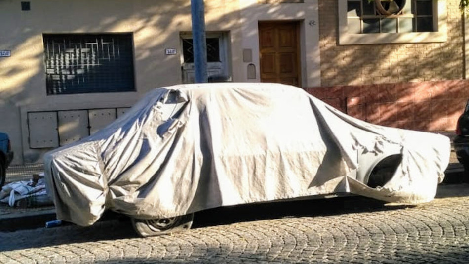 Renault 12 fantasma, Algún lugar