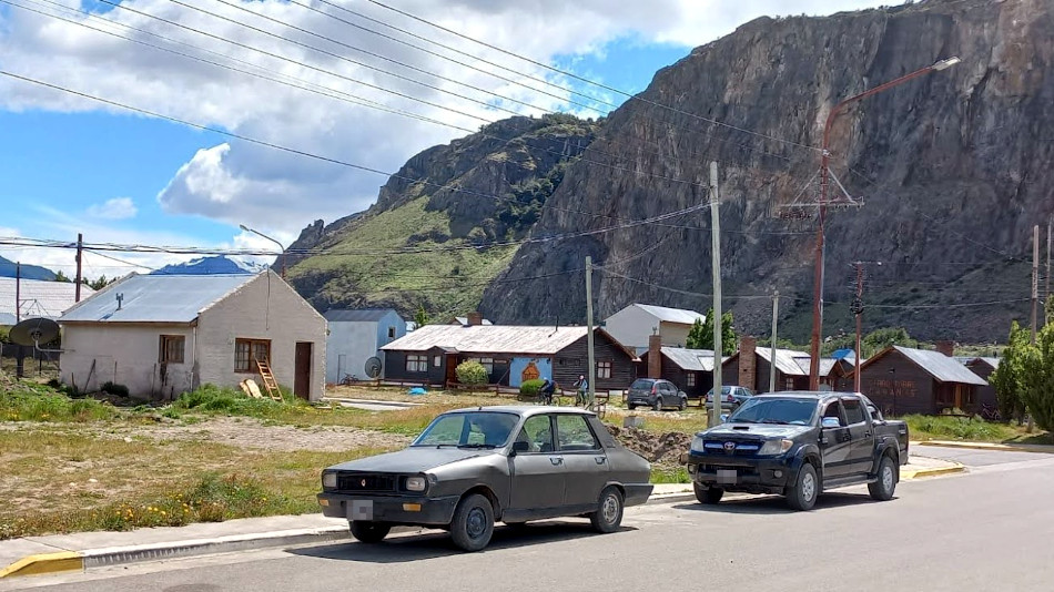 Renault 12 gris oscuro, El Calafate