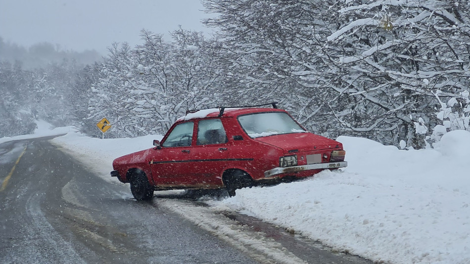 Renault 12 rojo, San Martín de los Andes