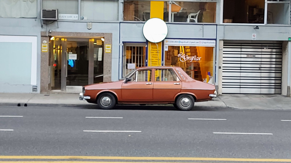 Renault 12 marrón, San Cristóbal