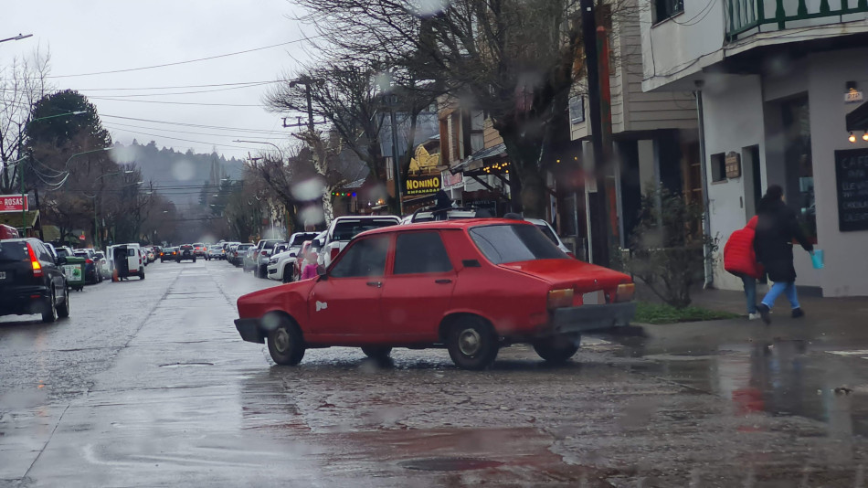 Renault 12 rojo, San Martín de los Andes