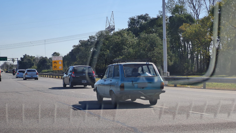 Renault 12 Break celeste, Luján