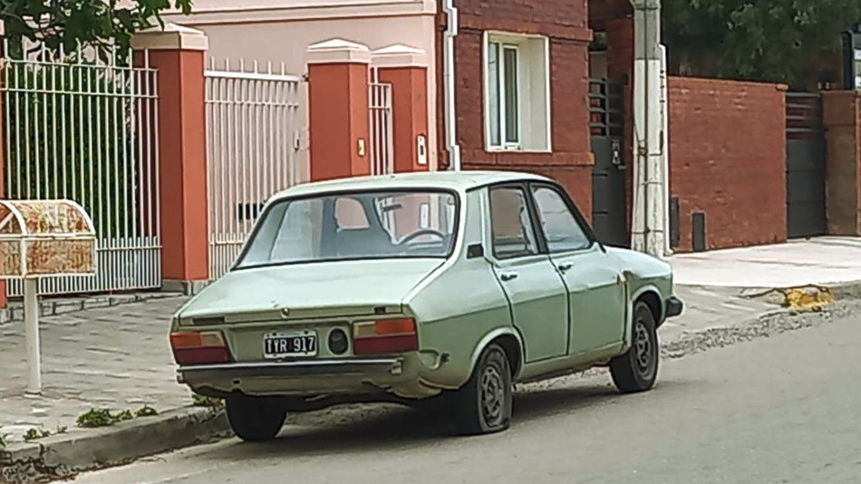 Renault 12 gris metalizado, Rada Tilly