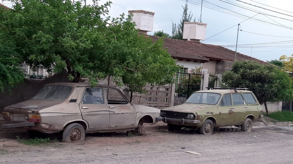 Renault 12 doble marrón y Break verde, Chicoana