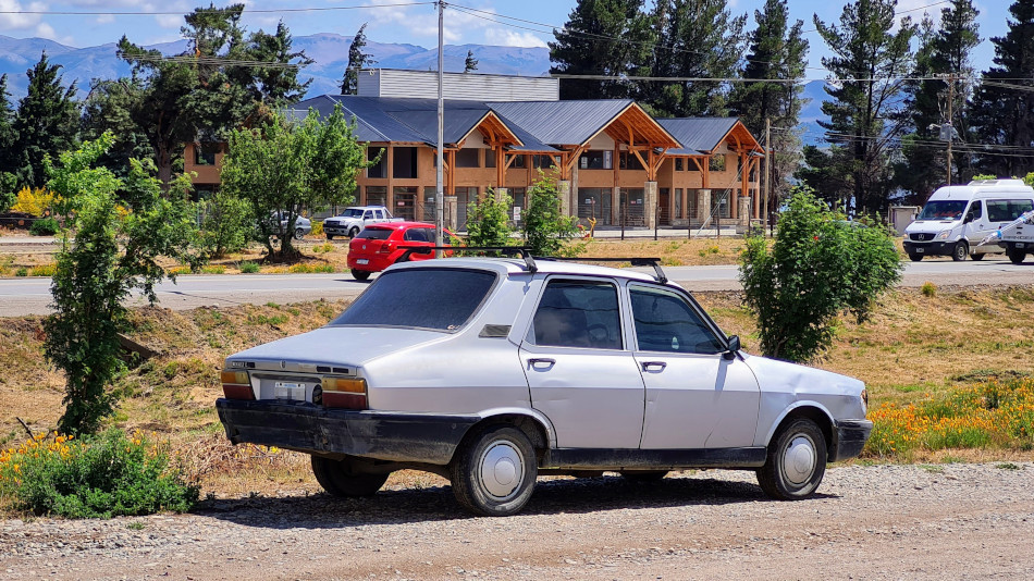 Renault 12 gris metalizado, Dina Huapi