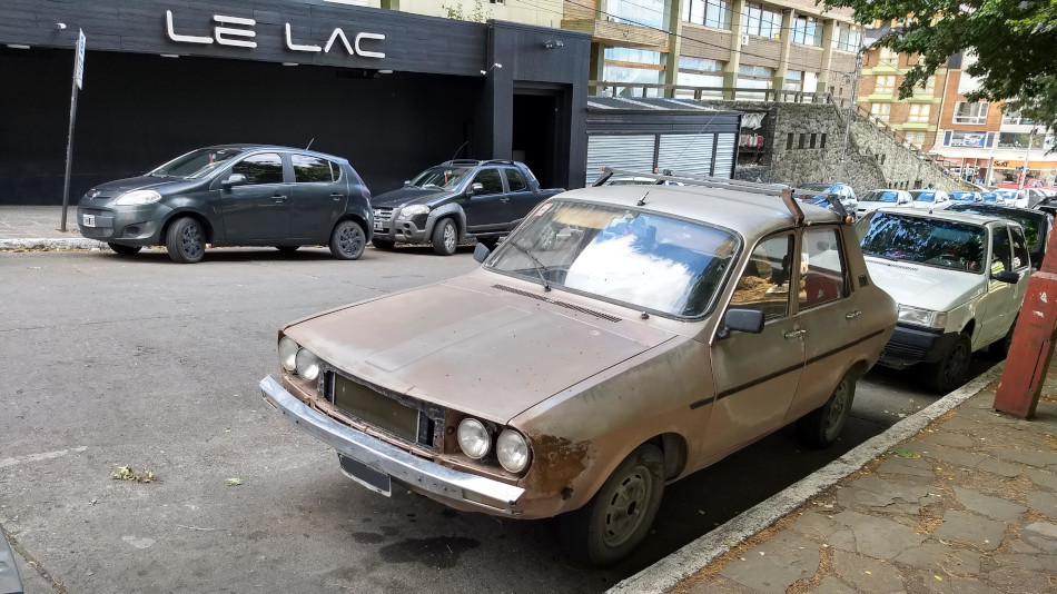 Renault 12 marrón, Bariloche