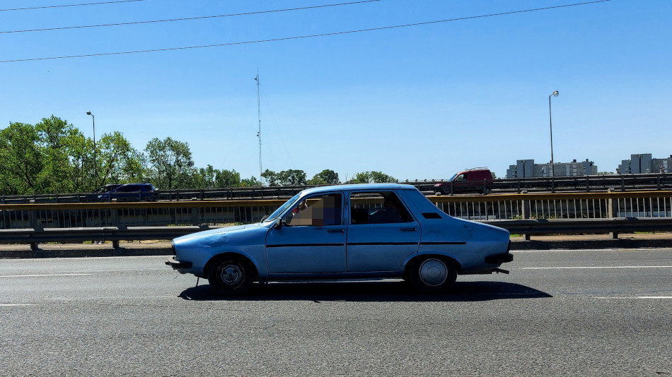 Renault 12 celeste, Bancalari