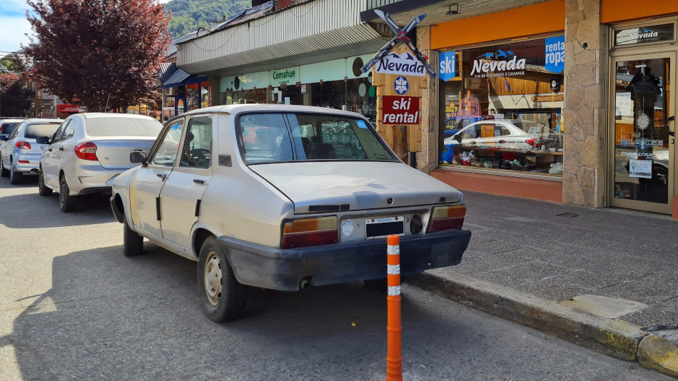 Renault 12 gris, San Martín de los Andes