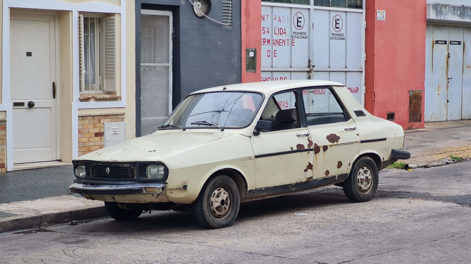 Renault 12 amarillo, Pergamino