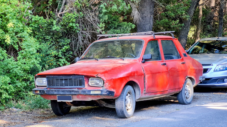 Renault 12 rojo, Puerto López