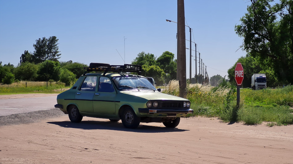 Renault 12 verde metalizado, General Acha