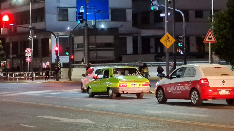 Renault 12 verde flúo, Puerto Madero