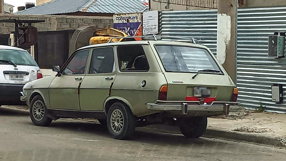 Renault 12 Break verde, Rada Tilly