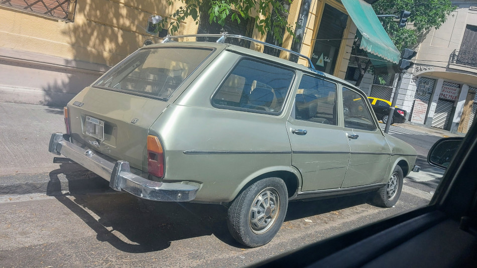 Renault 12 Break verde, San Cristóbal