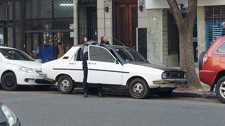 Renault 12 blanco y negro, San Cristóbal