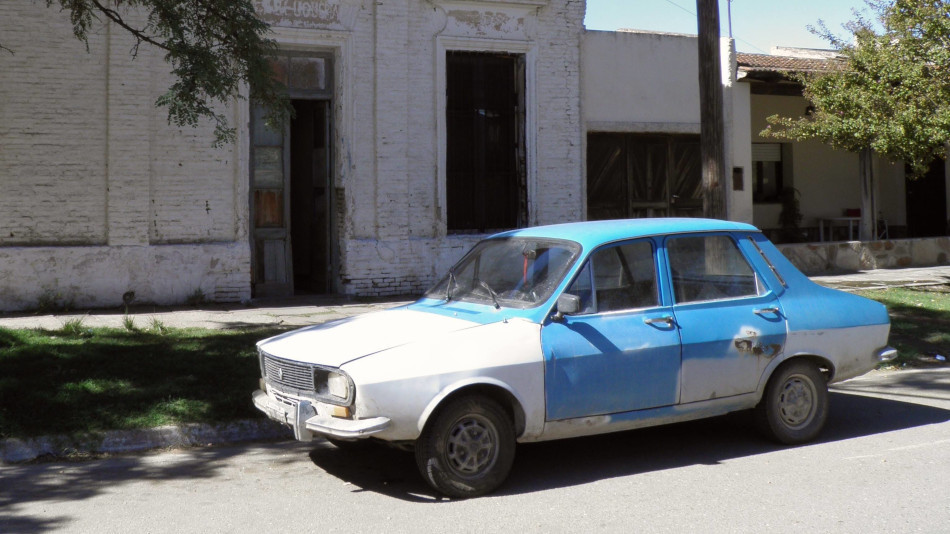 Renault 12 celeste y blanco, 