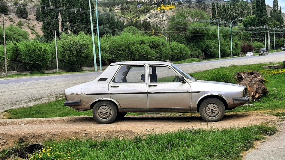 Renault 12 gris metalizado, San Martín de los Andes