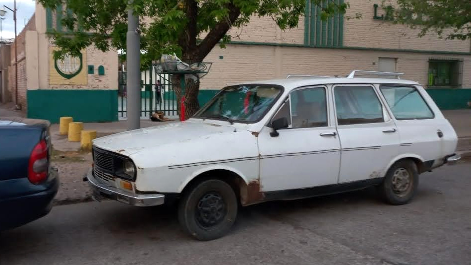 Renault 12 Break blanco, San Rafael