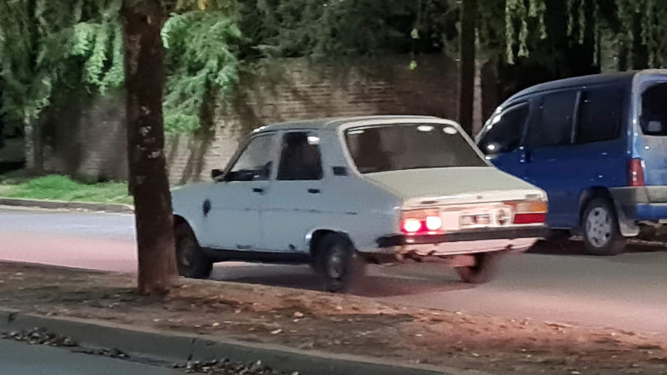 Renault 12 blanco, San Antonio de Areco