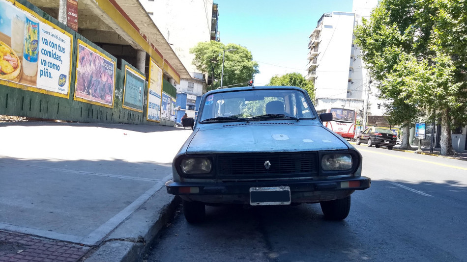 Renault 12 celeste, Parque Patricios