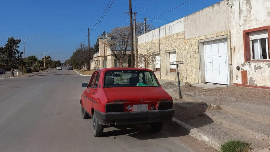 Renault 12 rojo, Jacinto Arauz