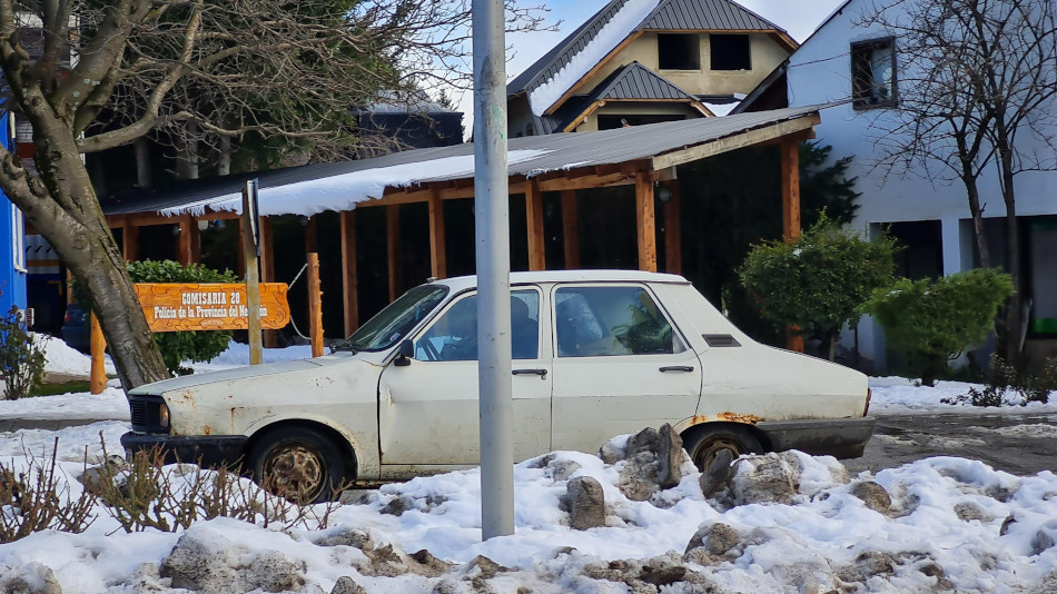 Renault 12 blanco, Villa La Angostura