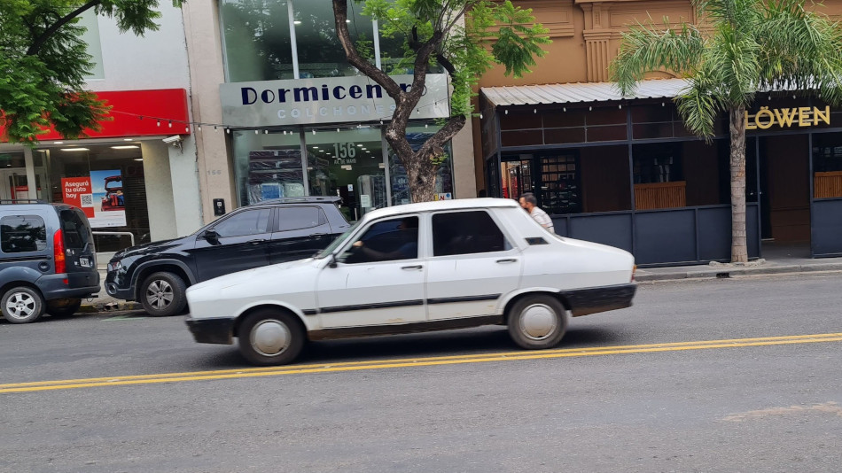 Renault 12 blanco, Pergamino