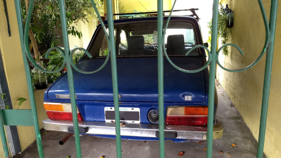 Renault 12 azul, Boulogne