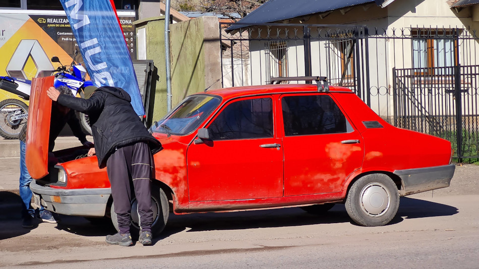 Renault 12 rojo, San Martín de los Andes