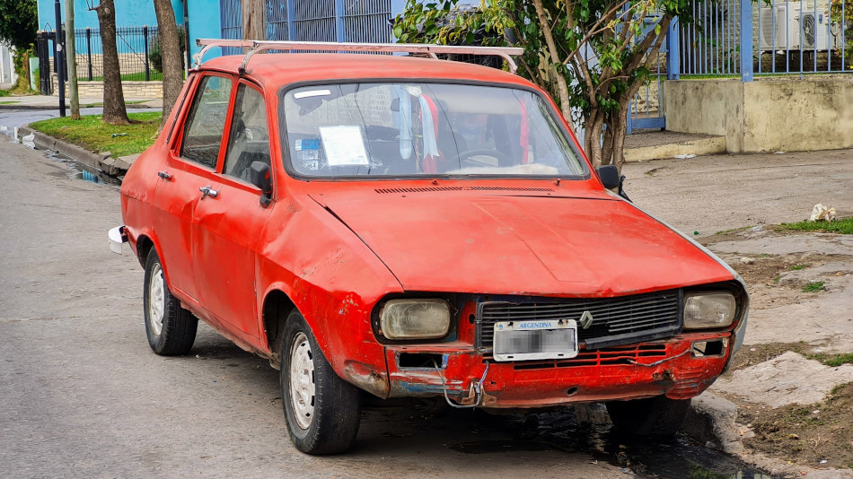 Renault 12 rojo, Tigre