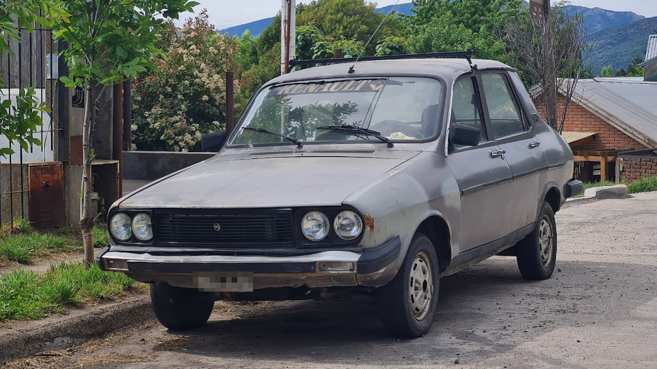 Renault 12 gris, San Martín de los Andes