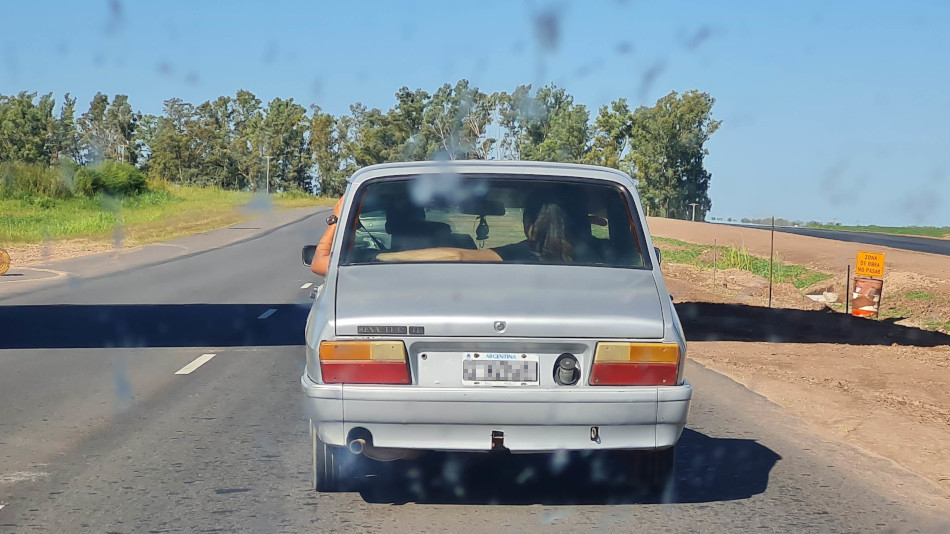 Renault 12 gris, Arrecifes