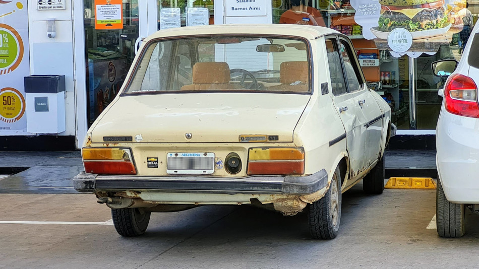 Renault 12 amarillo, Saladillo