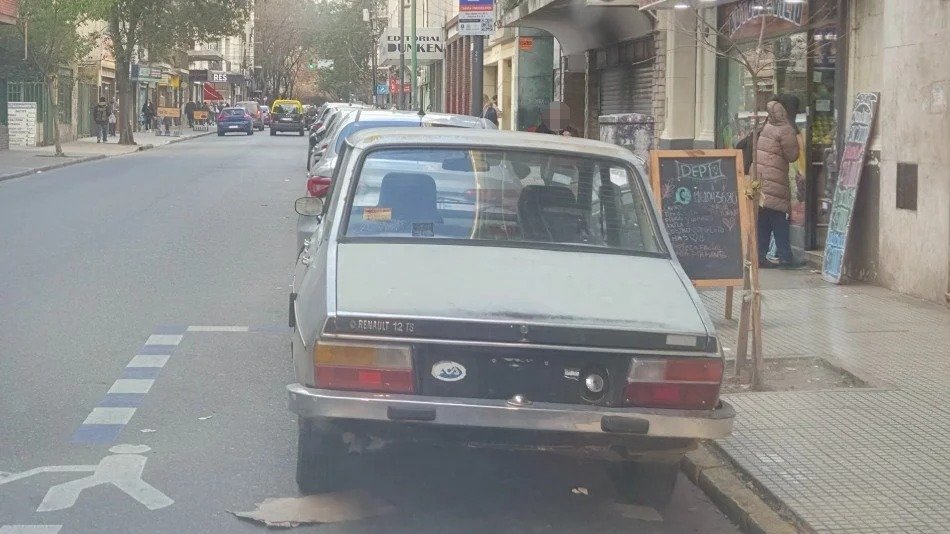 Renault 12 Gris tal vez. Congreso, CABA
