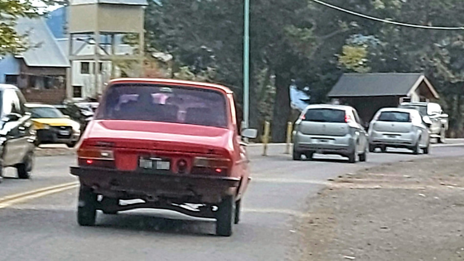 Renault 12 rojo, San Martín de los Andes