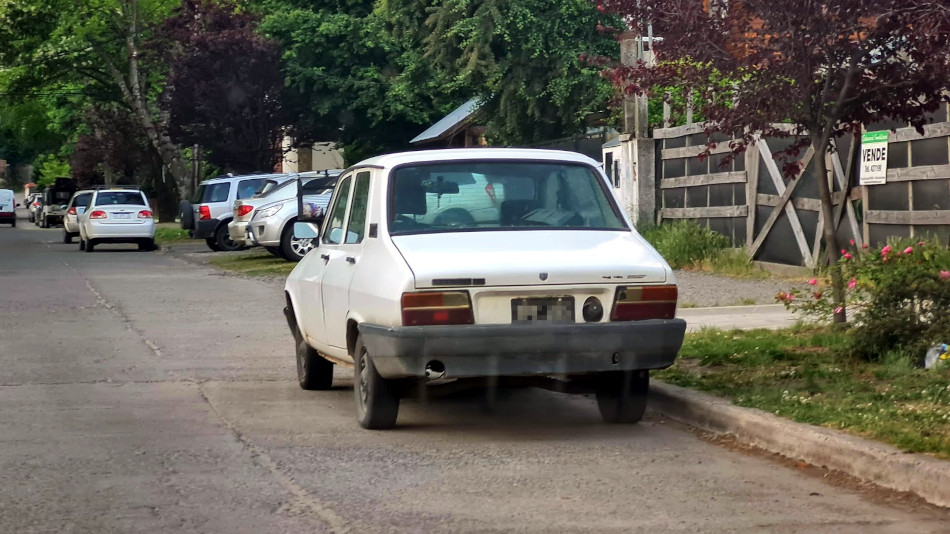 Renault 12 blanco, San Martín de los Andes