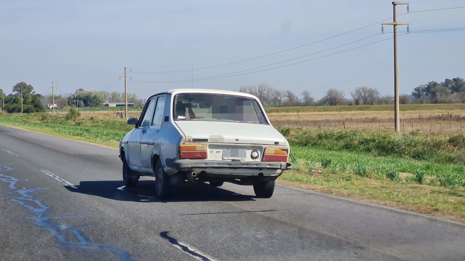 Renault 12 blanco, Saladillo