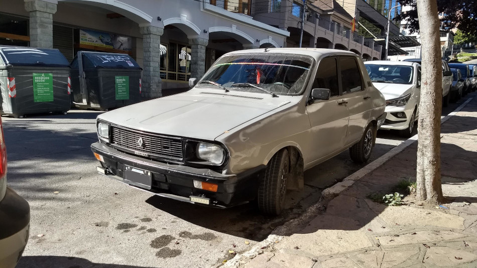 Renault 12 gris, Bariloche