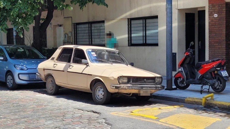 Renault 12 amarillo crema Villa Crespo, C.A.B.A.