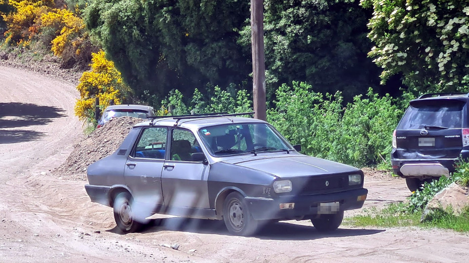 Renault 12 gris dos tonos, San Martín de los Andes