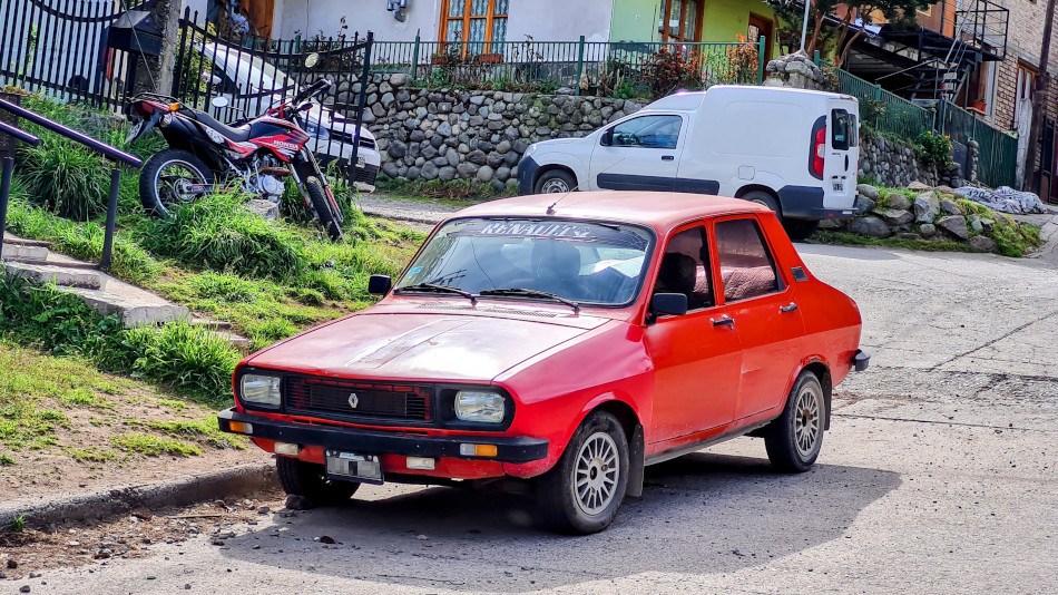 Renault 12 rojo, San Martín de los Andes