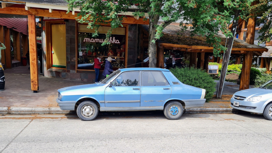 Renault 12 celeste, Villa La Angostura