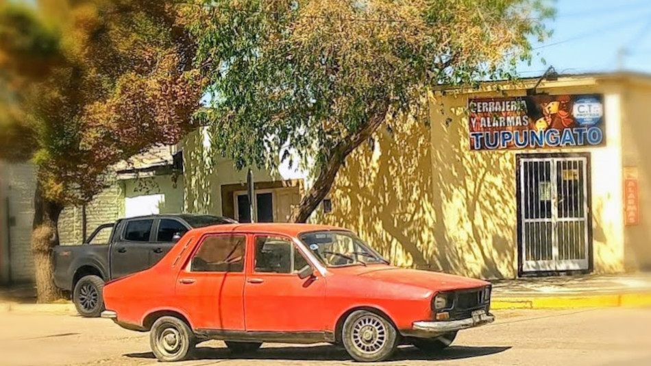 Renault 12 rojo, Tupungato