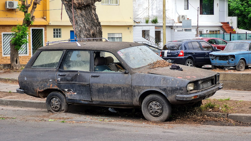 Renault 12 Break gris sucio, Barrio Mitre