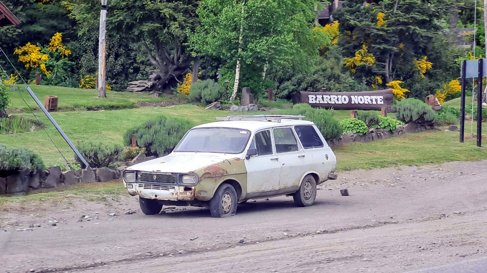 Renault 12 Break blanco y verde, Villa La Angostura