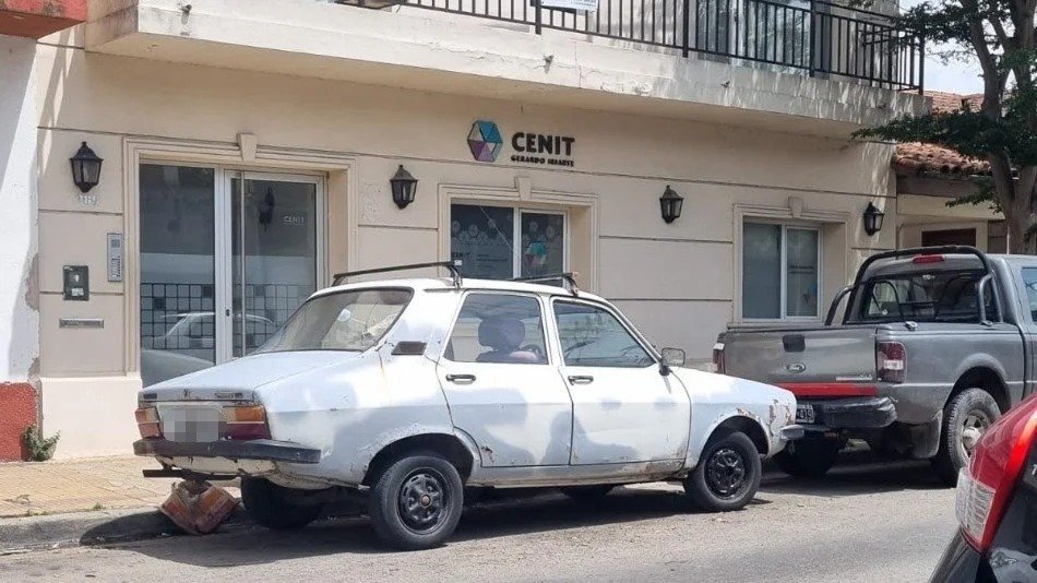 Renault 12 blanco camuflado Tandil