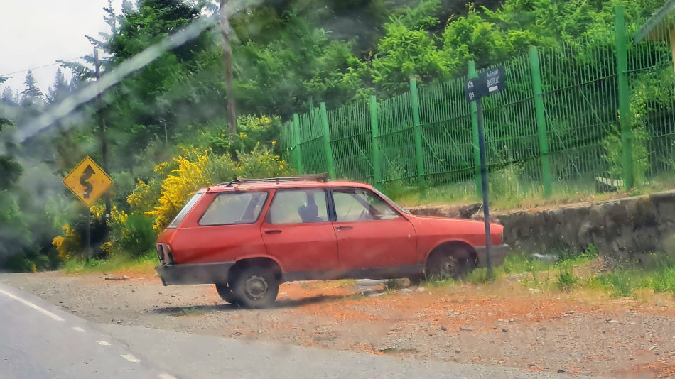 Renault 12 Break rojo, Bariloche