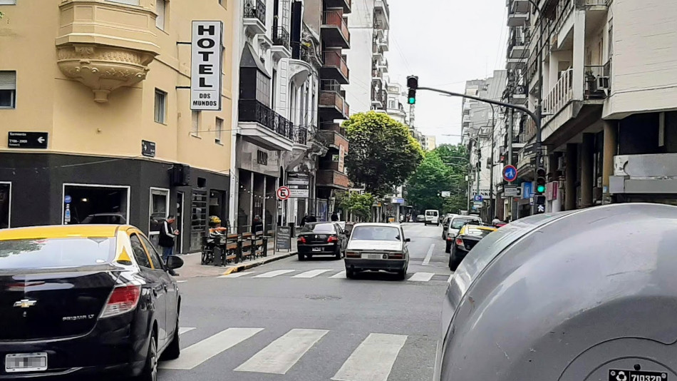 Renault 12 gris metalizado, Balvanera