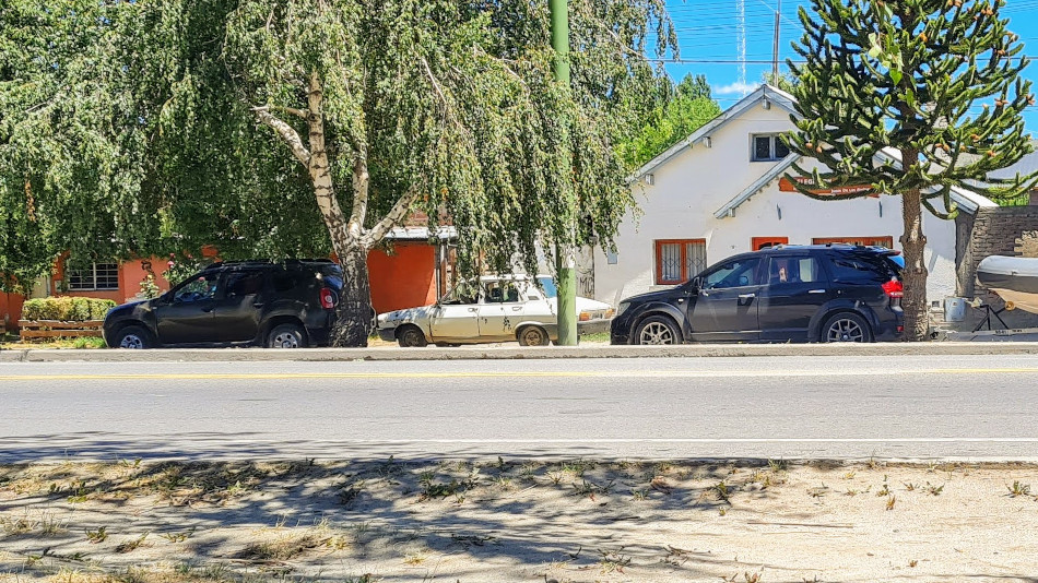 Renault 12 blanco, Junín de los Andes